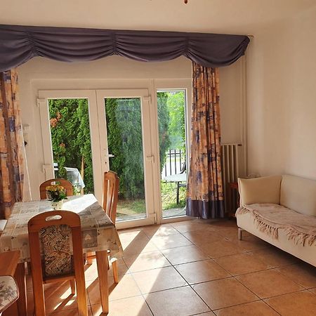 Grosses Ferienhaus Plattensee Balaton - Nyaralo Haz 6 Szobaval, 5 Fuerdoszobaval, 3000 Nm Apartment Szolad Luaran gambar
