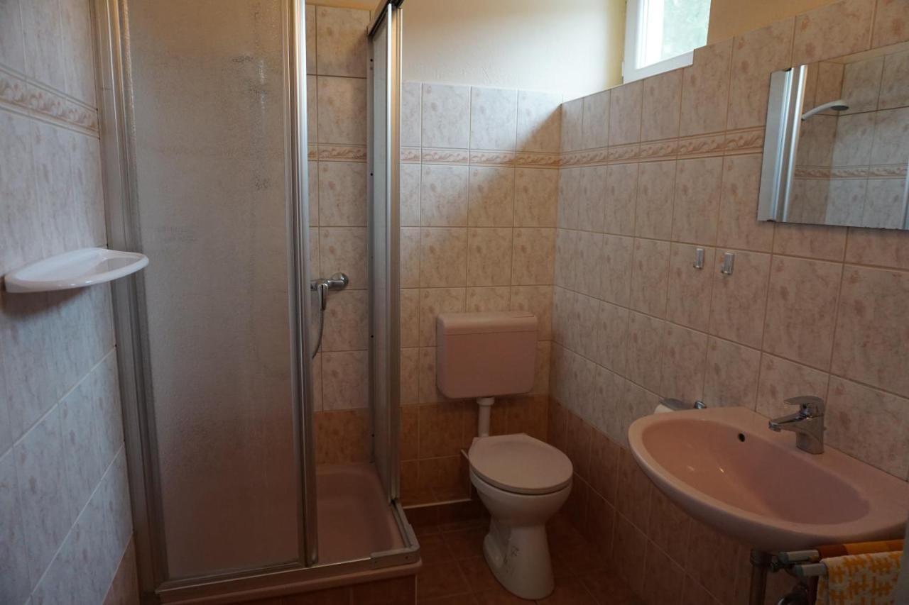 Grosses Ferienhaus Plattensee Balaton - Nyaralo Haz 6 Szobaval, 5 Fuerdoszobaval, 3000 Nm Apartment Szolad Luaran gambar