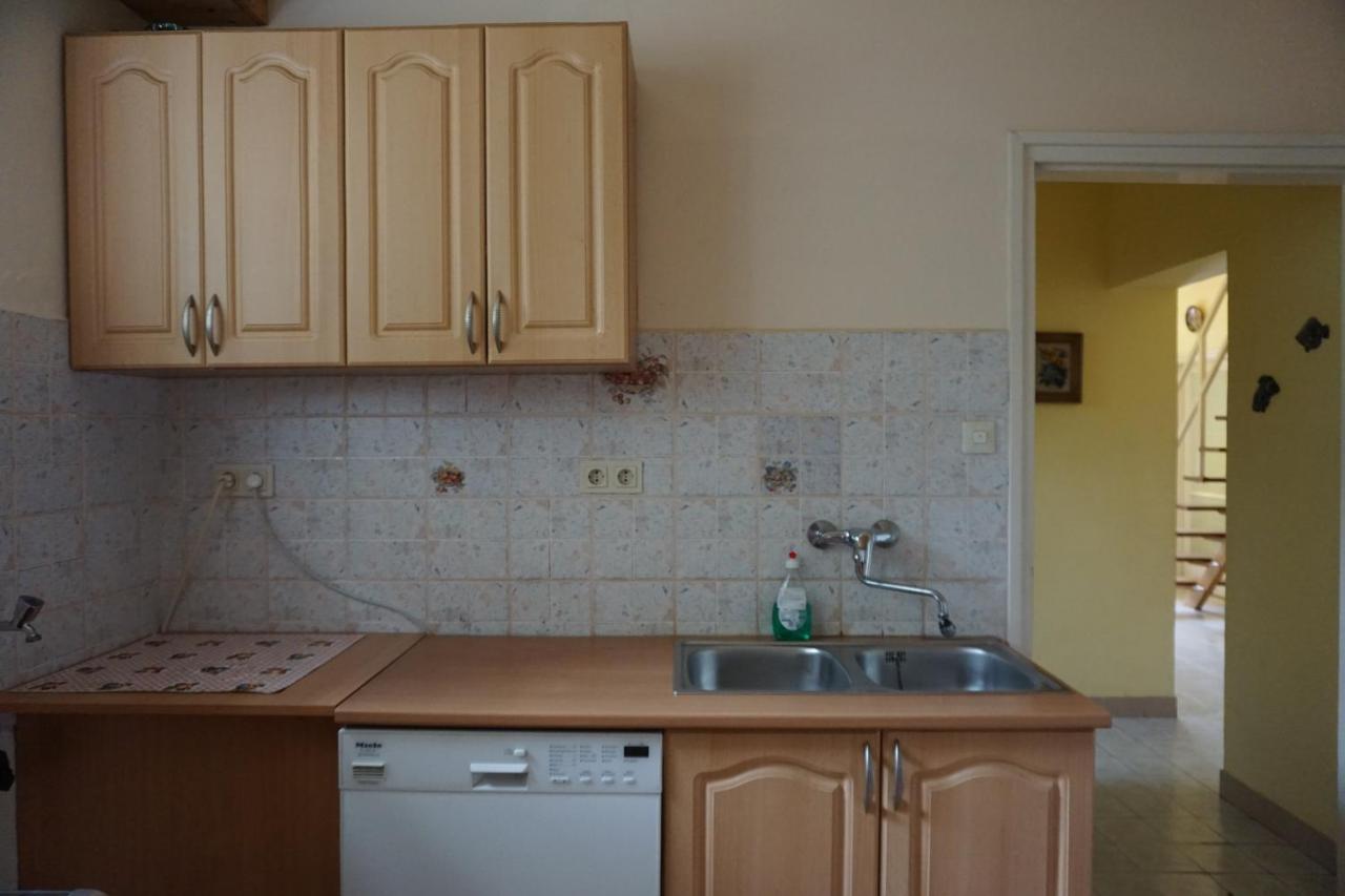 Grosses Ferienhaus Plattensee Balaton - Nyaralo Haz 6 Szobaval, 5 Fuerdoszobaval, 3000 Nm Apartment Szolad Luaran gambar