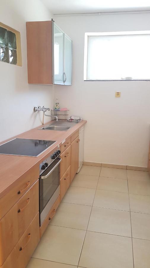 Grosses Ferienhaus Plattensee Balaton - Nyaralo Haz 6 Szobaval, 5 Fuerdoszobaval, 3000 Nm Apartment Szolad Luaran gambar