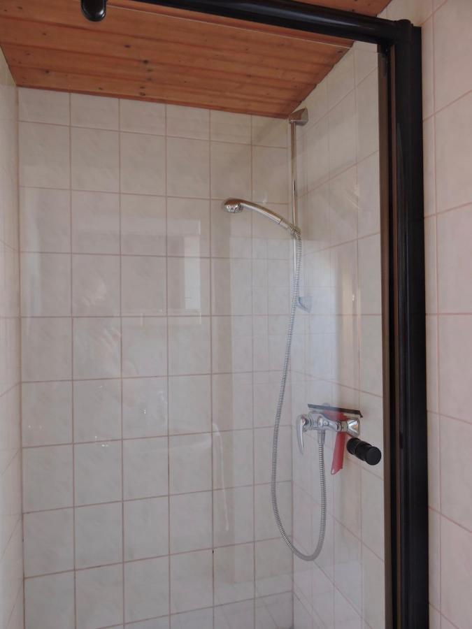 Grosses Ferienhaus Plattensee Balaton - Nyaralo Haz 6 Szobaval, 5 Fuerdoszobaval, 3000 Nm Apartment Szolad Luaran gambar