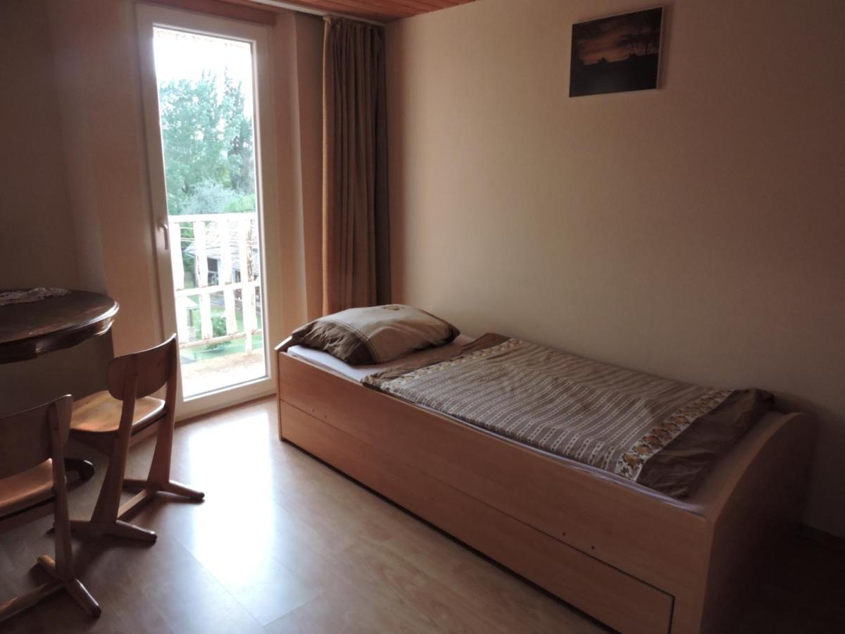 Grosses Ferienhaus Plattensee Balaton - Nyaralo Haz 6 Szobaval, 5 Fuerdoszobaval, 3000 Nm Apartment Szolad Luaran gambar