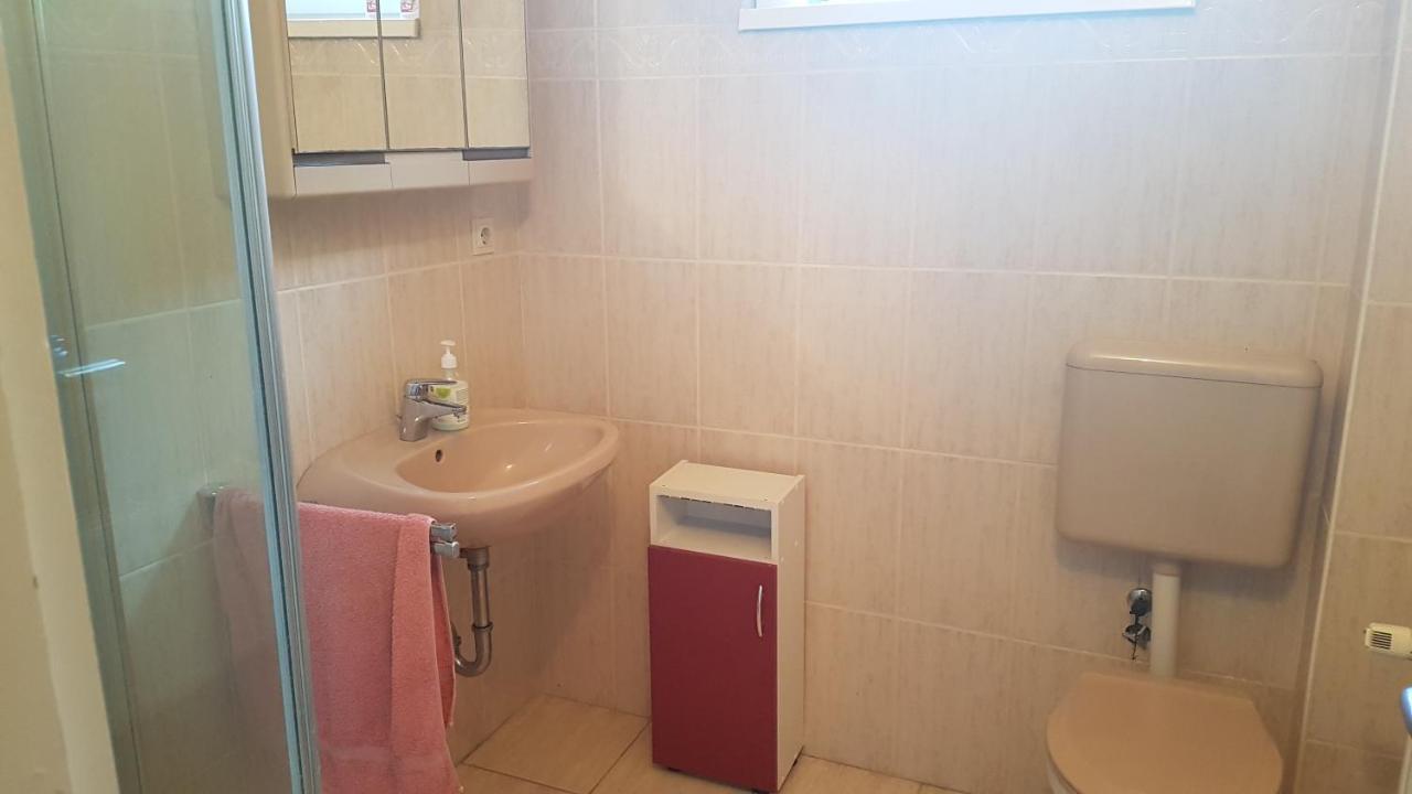 Grosses Ferienhaus Plattensee Balaton - Nyaralo Haz 6 Szobaval, 5 Fuerdoszobaval, 3000 Nm Apartment Szolad Luaran gambar