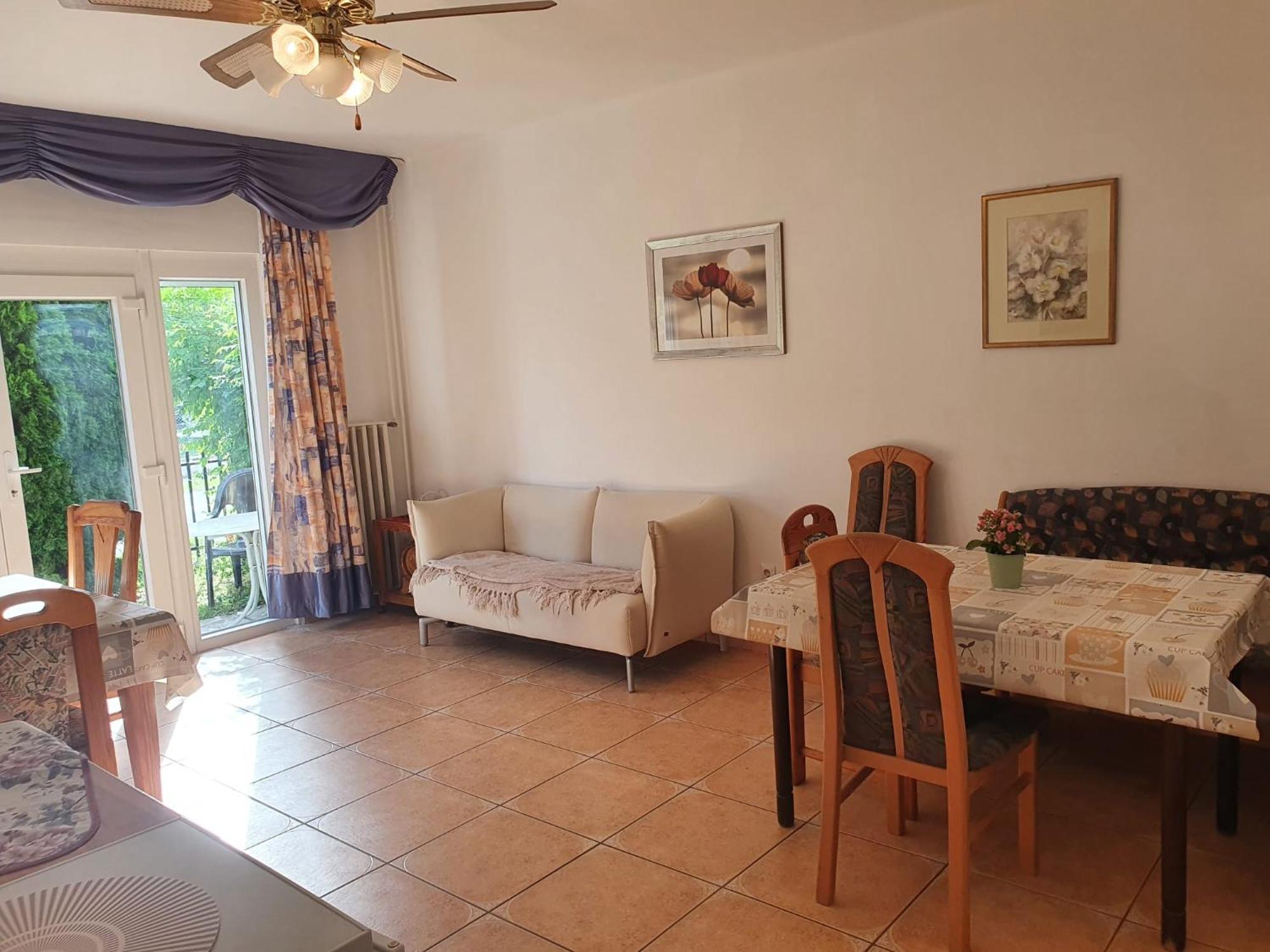 Grosses Ferienhaus Plattensee Balaton - Nyaralo Haz 6 Szobaval, 5 Fuerdoszobaval, 3000 Nm Apartment Szolad Luaran gambar