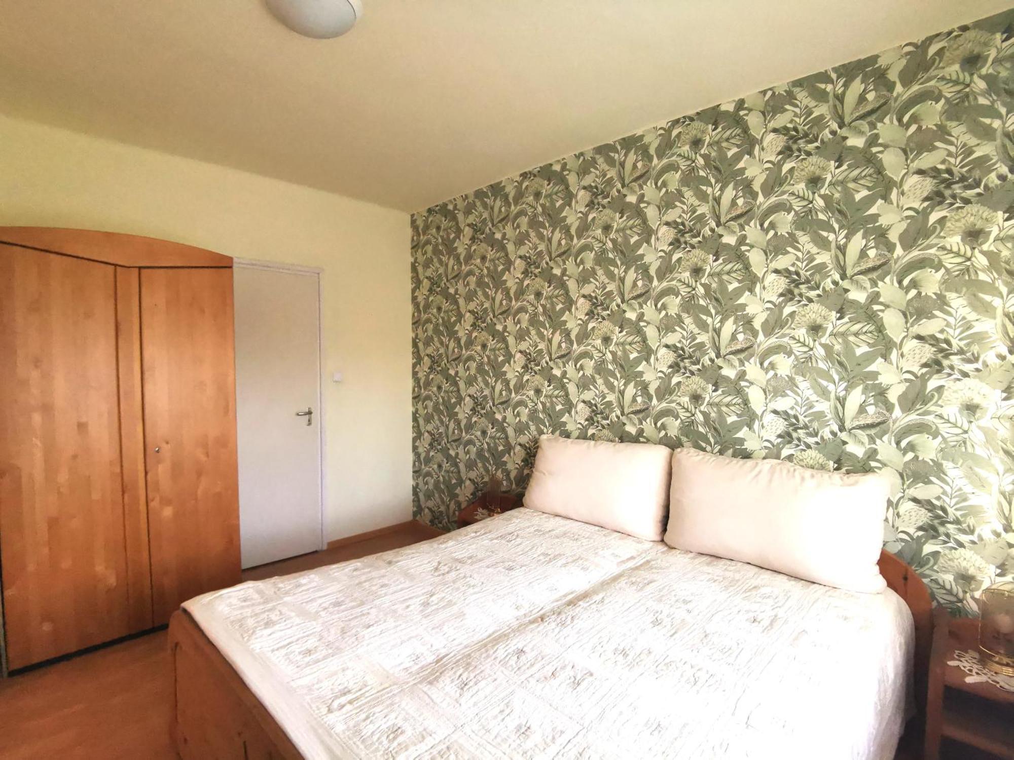Grosses Ferienhaus Plattensee Balaton - Nyaralo Haz 6 Szobaval, 5 Fuerdoszobaval, 3000 Nm Apartment Szolad Luaran gambar
