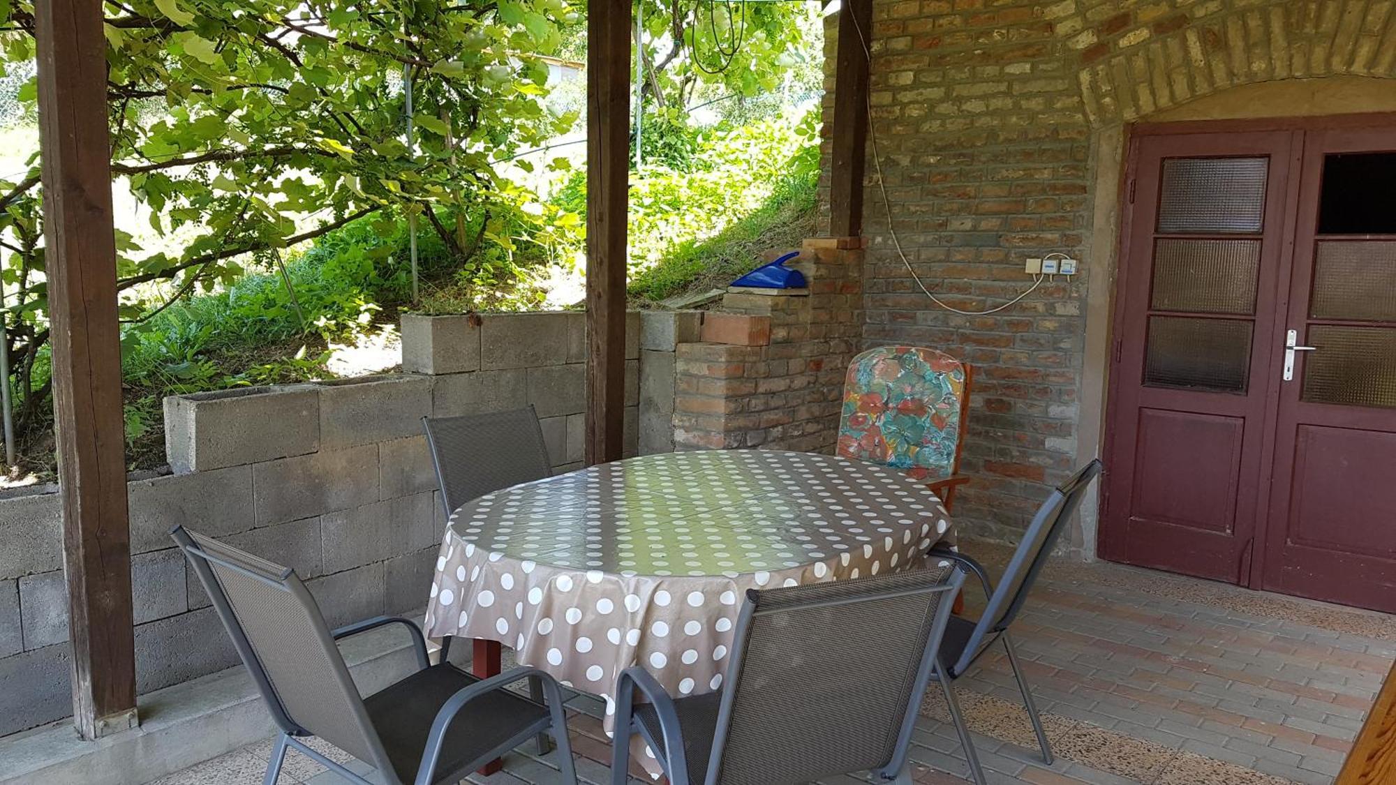 Grosses Ferienhaus Plattensee Balaton - Nyaralo Haz 6 Szobaval, 5 Fuerdoszobaval, 3000 Nm Apartment Szolad Luaran gambar
